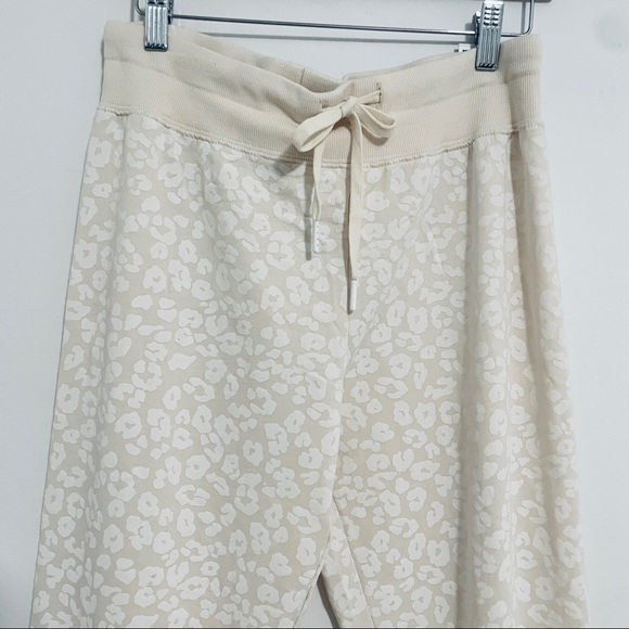 Z SUPPLY | Ava Cream Leopard Drawstring Jogger - Picture 4 of 13
